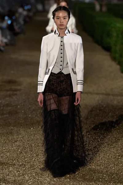 Look 28